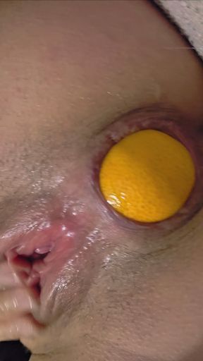 Ana Liz&#039;s perverted food fetish: She stuffs 2 lemons into her greedy asshole