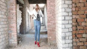 Running away from pursuit MP4(1280x720)FHD