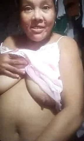 Filipina granny spreading her pussy