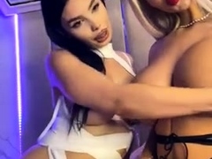 Perky shemale tranny jacks off on webcam