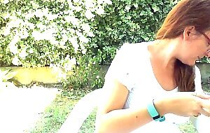 Mangio come un maiale del buon giapponese in giardino vuoi spiarmi?