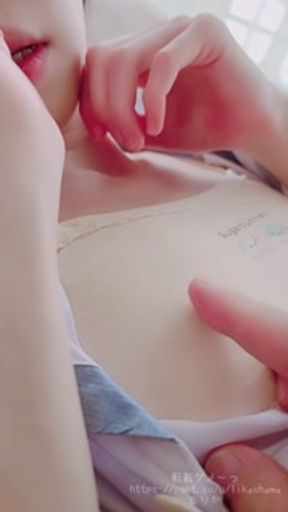 [intro] Personal shooting of uniformed girls who had come for seaside learning.