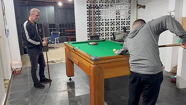 Eu e o Sr Carmona jogando a bola no buraco juntos. Podemos fazer isso com você também?