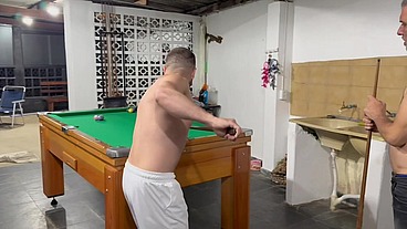 Eu e o Sr Carmona jogando a bola no buraco juntos. Podemos fazer isso com você também?