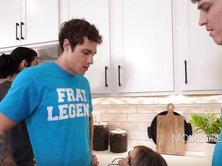 The mother I'd like to fuck Of Zillow (Freeuse) - MomBored