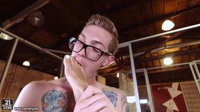 Shay Evans - Gets Her Feet Licked And Pussy