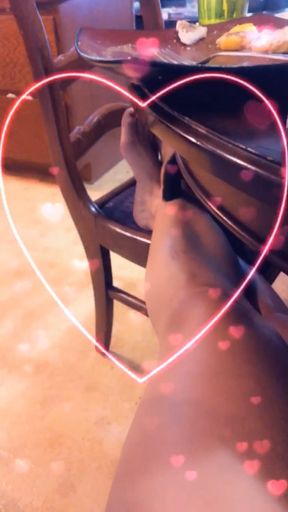 Kitty and feet