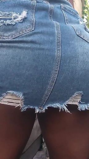 Desperate for a Wee in Short Skirt Pissing Outdoors