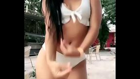 putita en calzones blancos