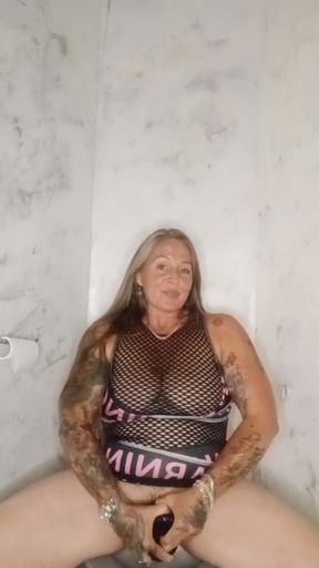 WARNING-Black Dildo Squirt