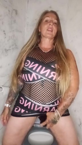 WARNING-Black Dildo Squirt