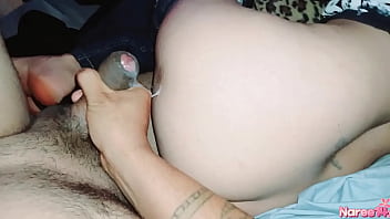 Buen ma&ntilde_anero follando rico al despertar, descargando todo su semen.