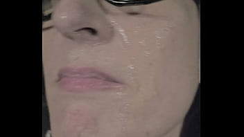 Apr&egrave_s le taf, je suis all&eacute_e sucer des queues sur une aire d'_autoroute et j'_ai ...