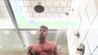 Beefy Stud Solo Shower Jerk - Maskurbate