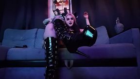 Dredda'_s sexy horror museun. Part 3, Horny and squirting ancient demonic girl