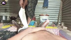 Bengali aunty ne land ko malish karke khud chudwa Li very hot sexy Indian aunty