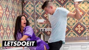 Jade Presley's filthy cleaning s***s turn cocksucking into an art form