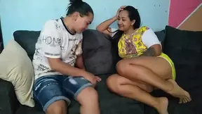 experimentando sexo l�sbico con mi vecina en ausencia de su marido