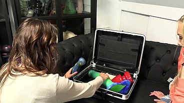 Mommy Fucks my Asshole