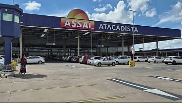 ACONTECEU NO SUPERMERCADO - PREGADORA QUE ESTAVA PREGANDO A PALAVRA NO SUPERMERCADO ACABOU SENDO FODIDA POR UM CLIENTE, ELA CAIU EM TENTA&Ccedil_&Atilde_O E DEPOIS SE ARREPENDEU