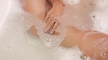 Creamberryfairy showering voyeur