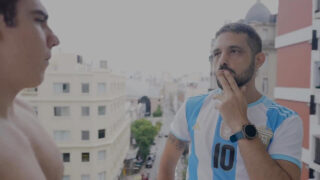 Klip fetiš nohou amatérského mladého Juliana Shula, šukaného do zadku