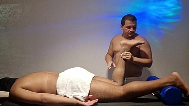 285 - Massagem mutua no parrudo gostoso