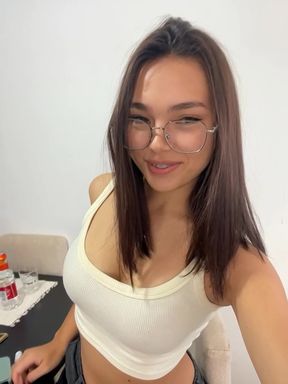 Hot Latina milf enjoys herself
