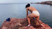 Sexo en la playa con mi madrastra nalgona, nos miran desde un barco!