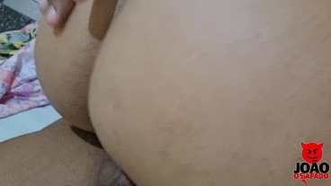 CAMISINHA ESTOUROU COM MEU PAU GRANDE NA BUCETA APERTADA E CONTINUEI FUDENDO ATE GOZAR DENTRO DA BUCETA