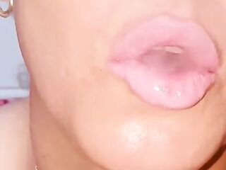 Bimbo lips smokin' cigarette