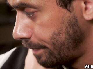 VIXENPLUS Anal-hungry mother i'd like to fuck seduces guy