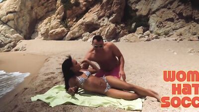 Spicy black girl Noe Milk seduces a guy and gets fucked on the beach