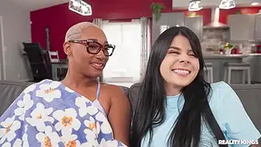 Sadie Pop And Thickassdaphne Hot Lesbian
