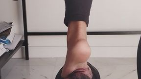 TOES DEEP FUCK SLAVE'S THROAT, DEEP FOOT GAGGING WITH 40 SIZE LARGE SOLES