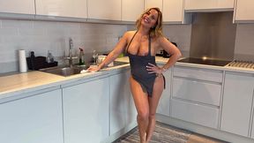 perving on britsh milf cleaning the kitchen