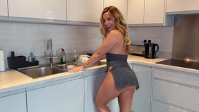 perving on britsh milf cleaning the kitchen