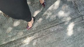 Angelin walking in stiletto heels in the middle of the park (1)