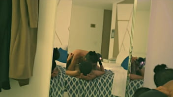 Video casero con latina desconocida termina en una fiesta sexual