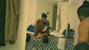 Video casero con latina desconocida termina en una fiesta sexual