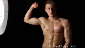 ”Posing & Flexing”