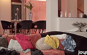 Joymii-lola heart doing laundry