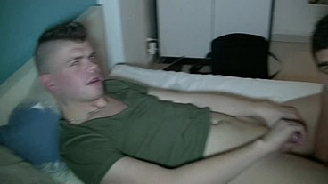 Romeo ALONZO fucked barebakck by 2 XXL COCK