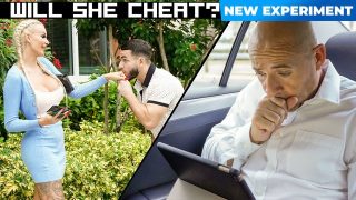 فيديو إباحي عنيف من نوع CFNM لامرأة ناضجة ذات صدر كبير ووشوم، نينا إيل، وهي تُمارس الجنس.