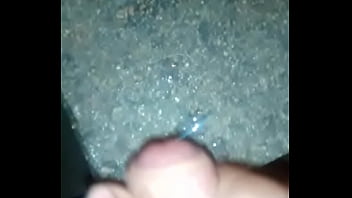 pajita rapida de mi amigo mientras la mujer esta en el gym