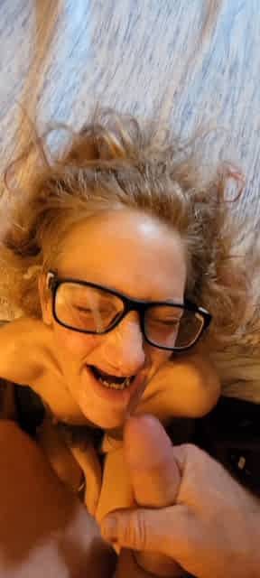 Skinny amateur mature stepmom loves cum