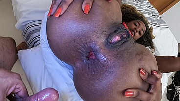 Preta carioca mostra que prefere fazer só anal