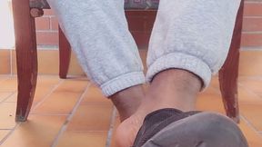 I remove my stinky shoes (2026)
