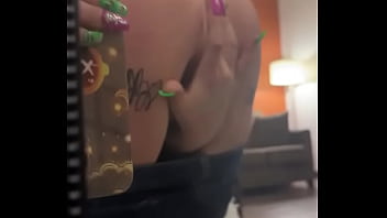 Snowbunniebaddie - Fingering my pussy in the mirror from the back