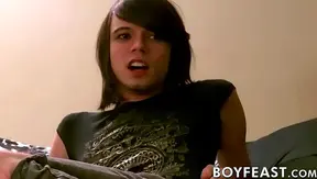 Emo Boys Heat Up With Passionate Kisses Then Epic Blowjob – GayPornHub 18+
